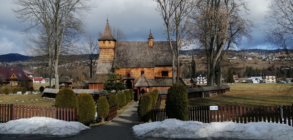 Zwiedzanie zabytkowego kościoła w Dębnie