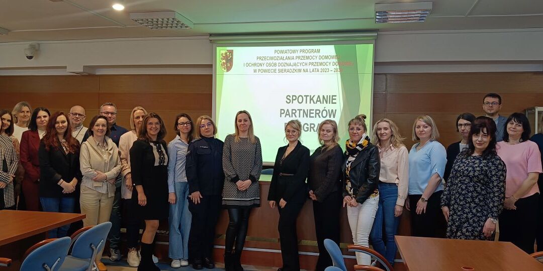 Spotkanie Partnerów Powiatowego Programu Przeciwdziałania Przemocy Domowej i Ochrony Osób Doznających Przemocy Domowej w Powiecie Sieradzkim na lata 2023-2030